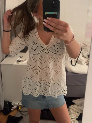 Vit blus i stl S - En vit blus, inga fläckar. Stl S