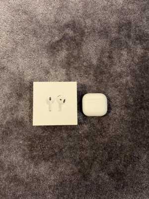 Apple AirPods 4 - AirPods 4 utan brusreducering 🎧 Använda 1 gång 1️⃣ Bevis på kvitto kan skickas 🧾  Rengjorda 🧹