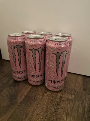 Monster 6st - Oöppnade. Fick i julklapp men gillar ej smaken. Ultra strawberry dreams. 