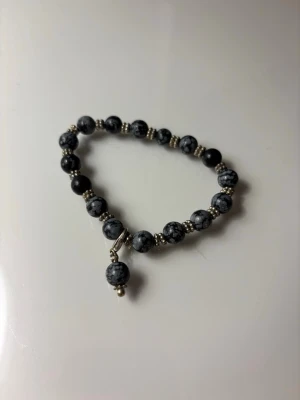 Pärlarmband med marmor mönster - Stretchigt armband 