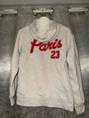 PSG Hoodie - Fin Hoodie från PSG. Passar S och Xs. Priset kan diskuteras