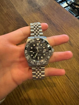 Seiko klocka bruce Wayne MOD - Köpt i sommars, finns 1,5 år garanti kvar. KVITTO FINNS