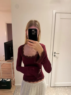 Venderby’s topp - Vinröd gullig topp från Venderby’s!!