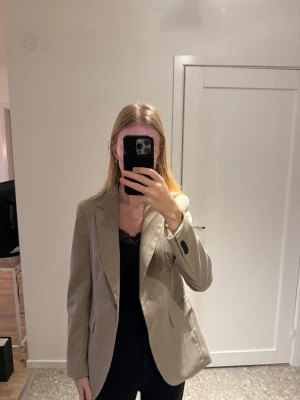 Beige blazer  - Så fin!!