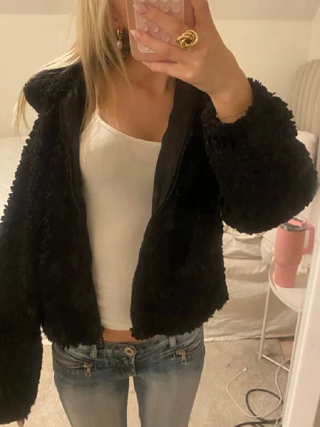 Svart teddyjacka med huva