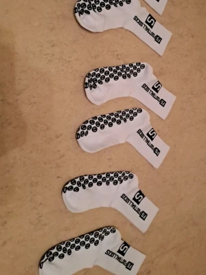 Skillsocks - Hej! Jag säljer 3 par skillsocks i helt nytt skick. För 100 kr/st. Storlek M. 1 par 100 kr 2 par 200 kr 3 par 300 kr Det är bara att kontakta hur många du vill beställa så löser jag med betalningen. Tveka inte att kontakta om du är intresserad eller har några frågor!