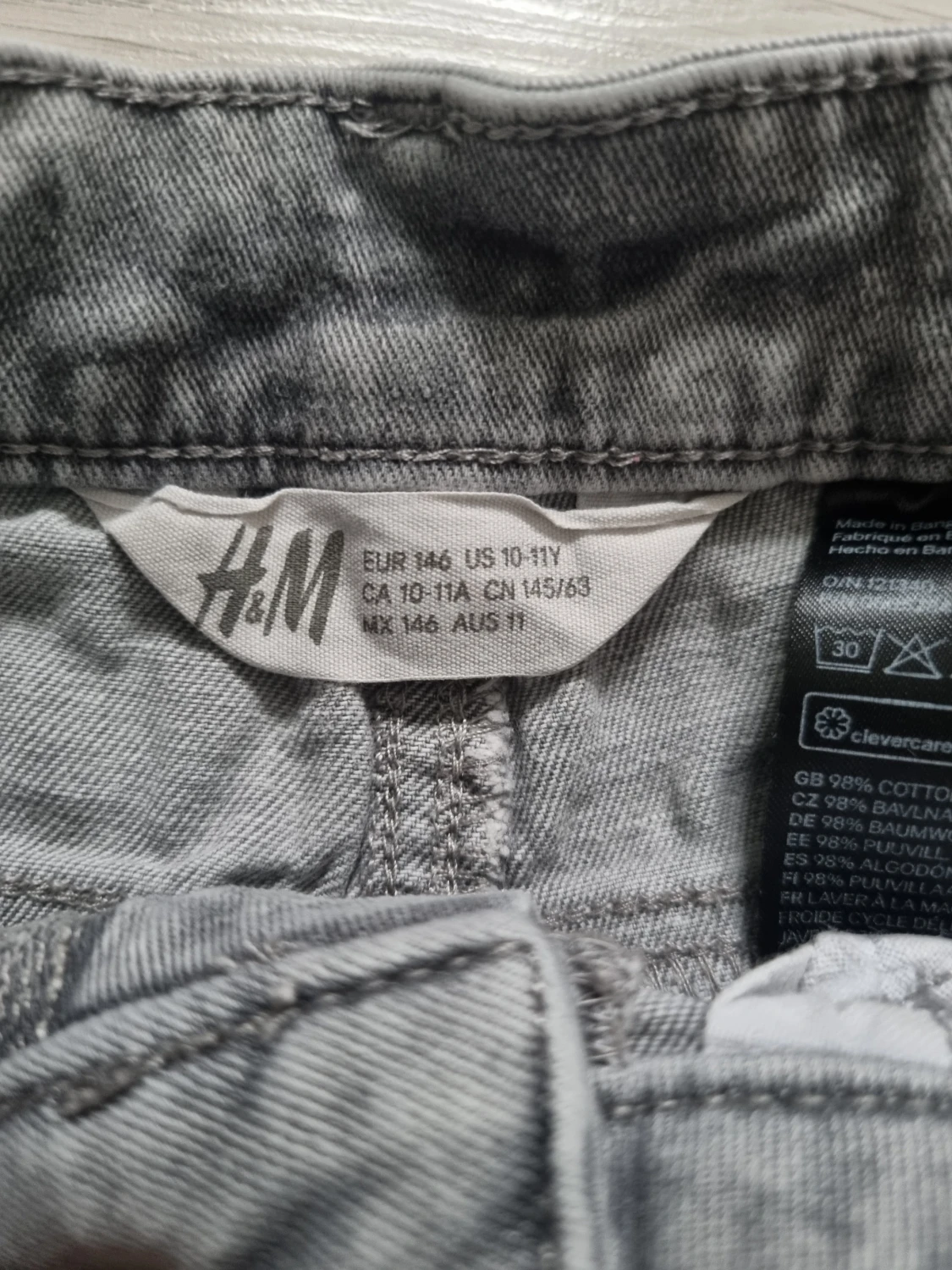 Grå denimshorts från H&M - 2
