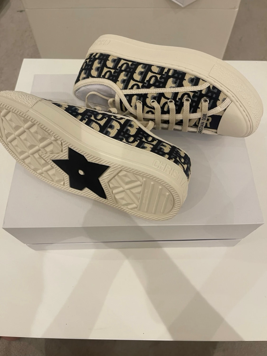 Dior Oblique sneakers i beige och blå - 1