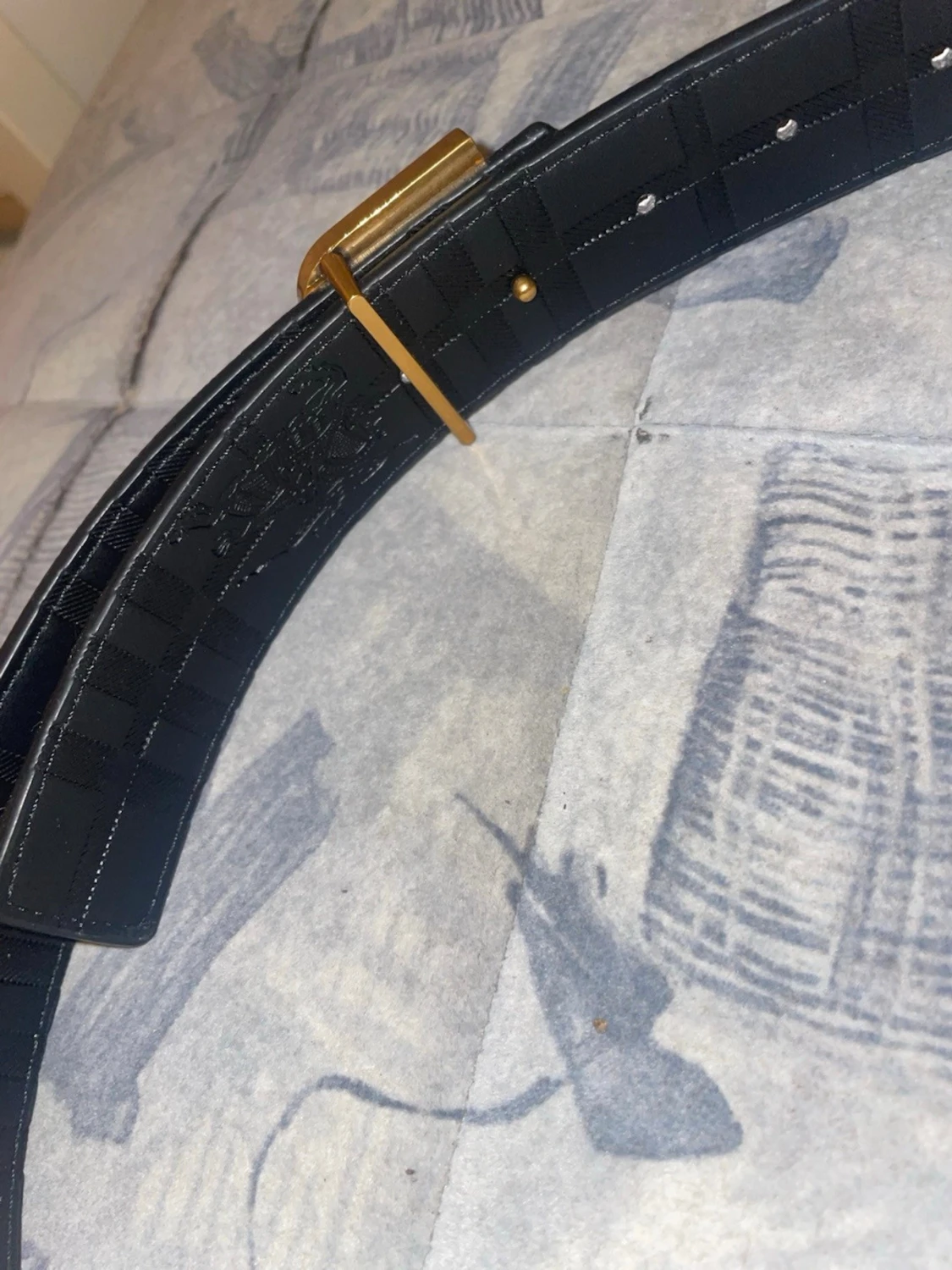 Rutig beige bälte med guldspänne - 4