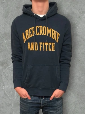 Abercrombie & Fitch Hoodie - Mörkblå Abercrombie & Fitch Hoodie - Storlek: M - Pris: 499 kr - Tröjan är riktigt fräsch och i fantastiskt skick. - Först till Kvarn!