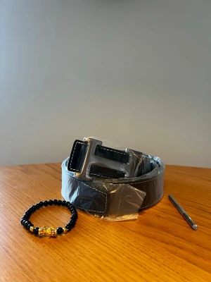 H-Bälte Svart - Får med armband och hålpinne också