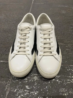 Comme Des Garcons stripe sneaker - FW15 CdG Shirt low top sneaker RARE archival piece Good cond, slight wear (check pics) Size 44 fits like 45 Insanely cool and versatile shoe, great basic! 100% authentic