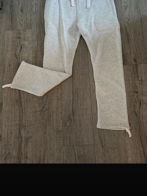 Russemerch byxor - Jätte fina mjukis byxor från russemerch💕sparsamt använda i fint skick! Pris kan diskuteras🥰