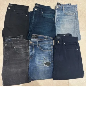 Valentino Jeans!! -  Säljer tre par Valentino jeans och tre par APC jeans, Alla är i grymt skick och endast testade!! Hör av dig vid fler frågor funderingar och bilder👌