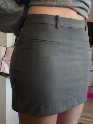 Minikjol  - Super söt oanvänd minikjol från HM! 💕