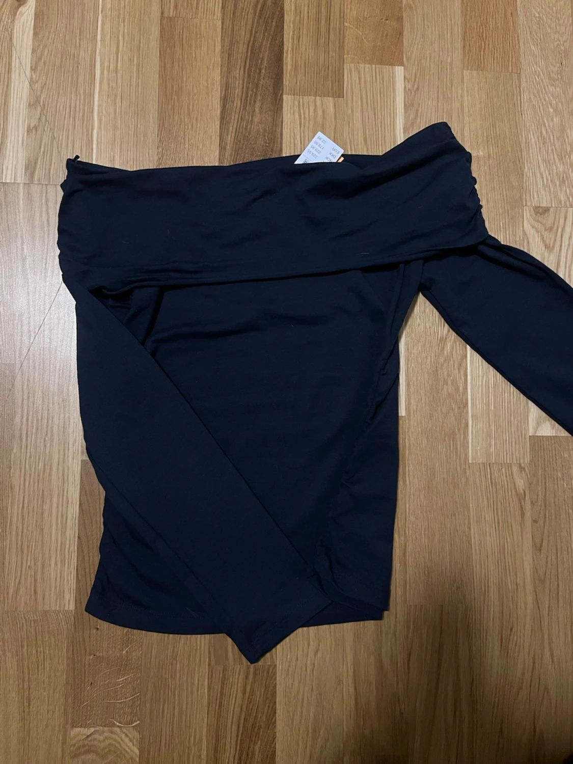 Mörkblå shoulder-off tröja - 2