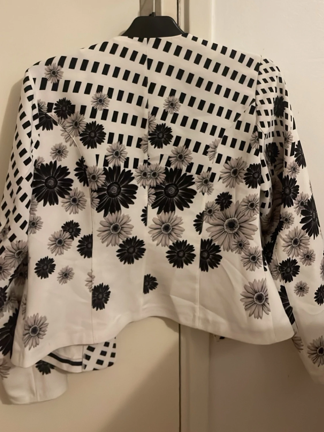 Vit och svart blommig kavaj från Shamo - 2