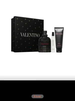 Valentino Born In Roma Giftset - Lyxigt presentset från Valentino med Born In Roma-parfym, bodylotion och miniflaska. Perfekt för dig som vill ha en exklusiv och trendig doftupplevelse. Snygg förpackning som passar perfekt som present.