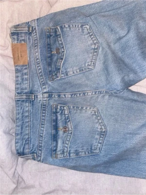 Raka/bootcut jeans från GinaTricot  - Jättefina jeans från GinaTricot 