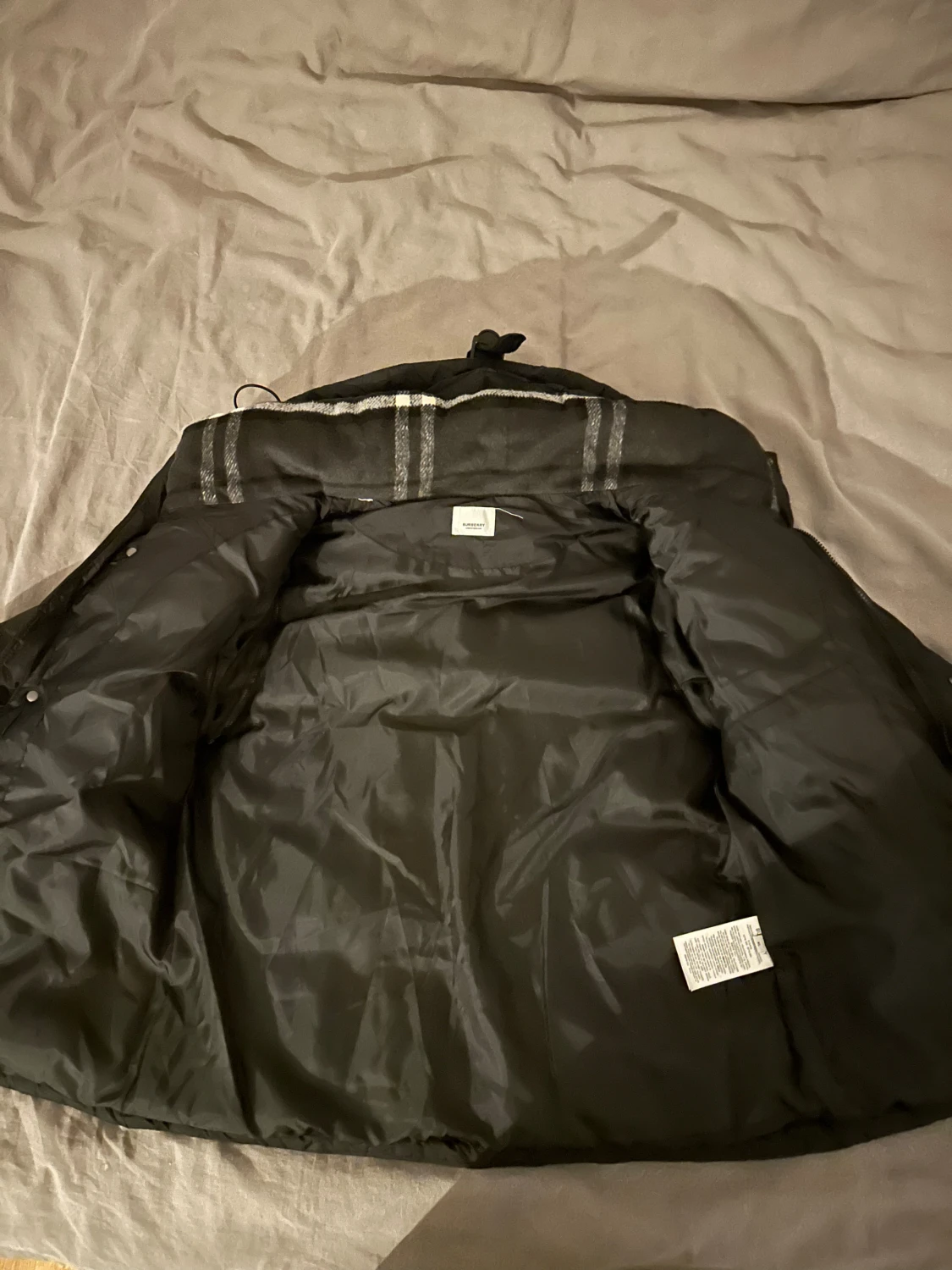 Svart pufferjacka från Burberry - 3