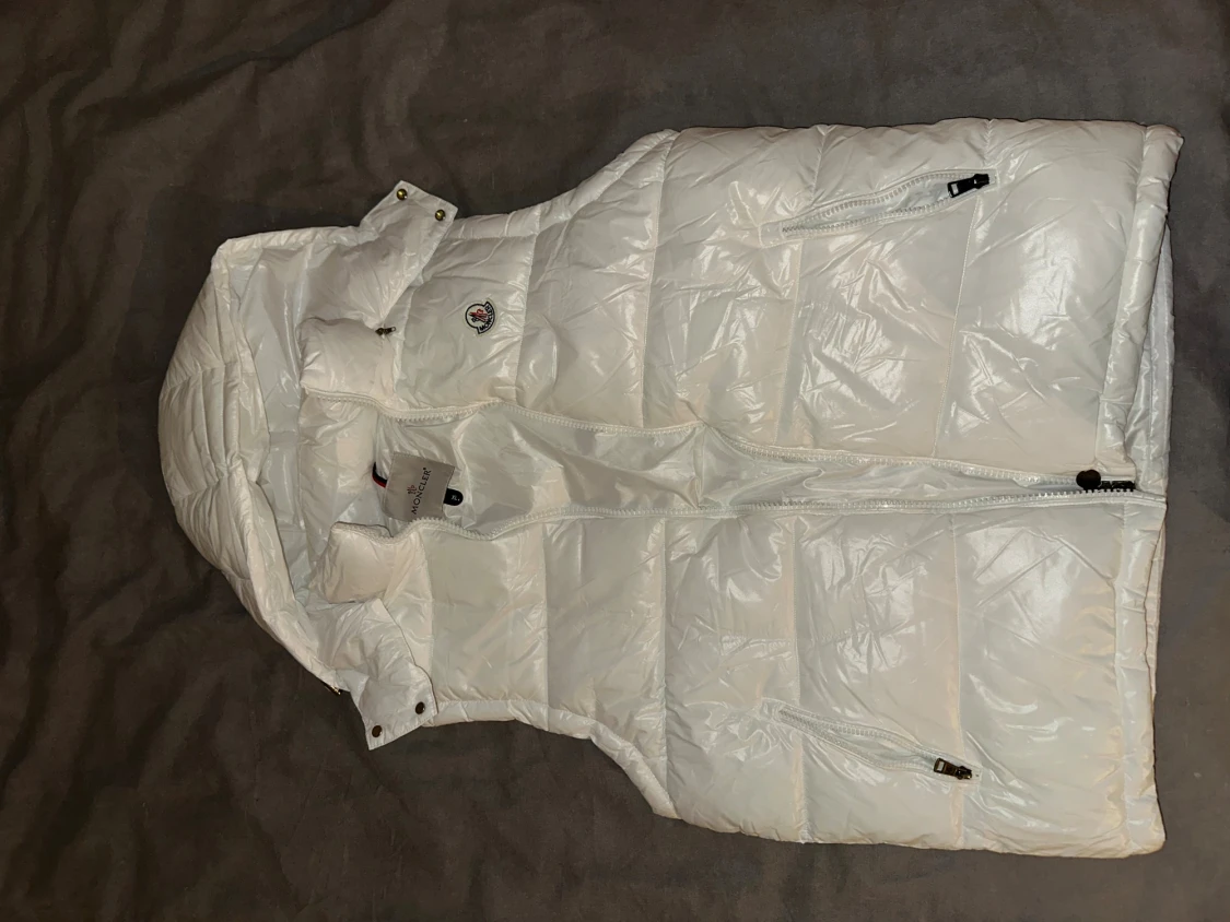 Vit Moncler dunväst med huva - 2