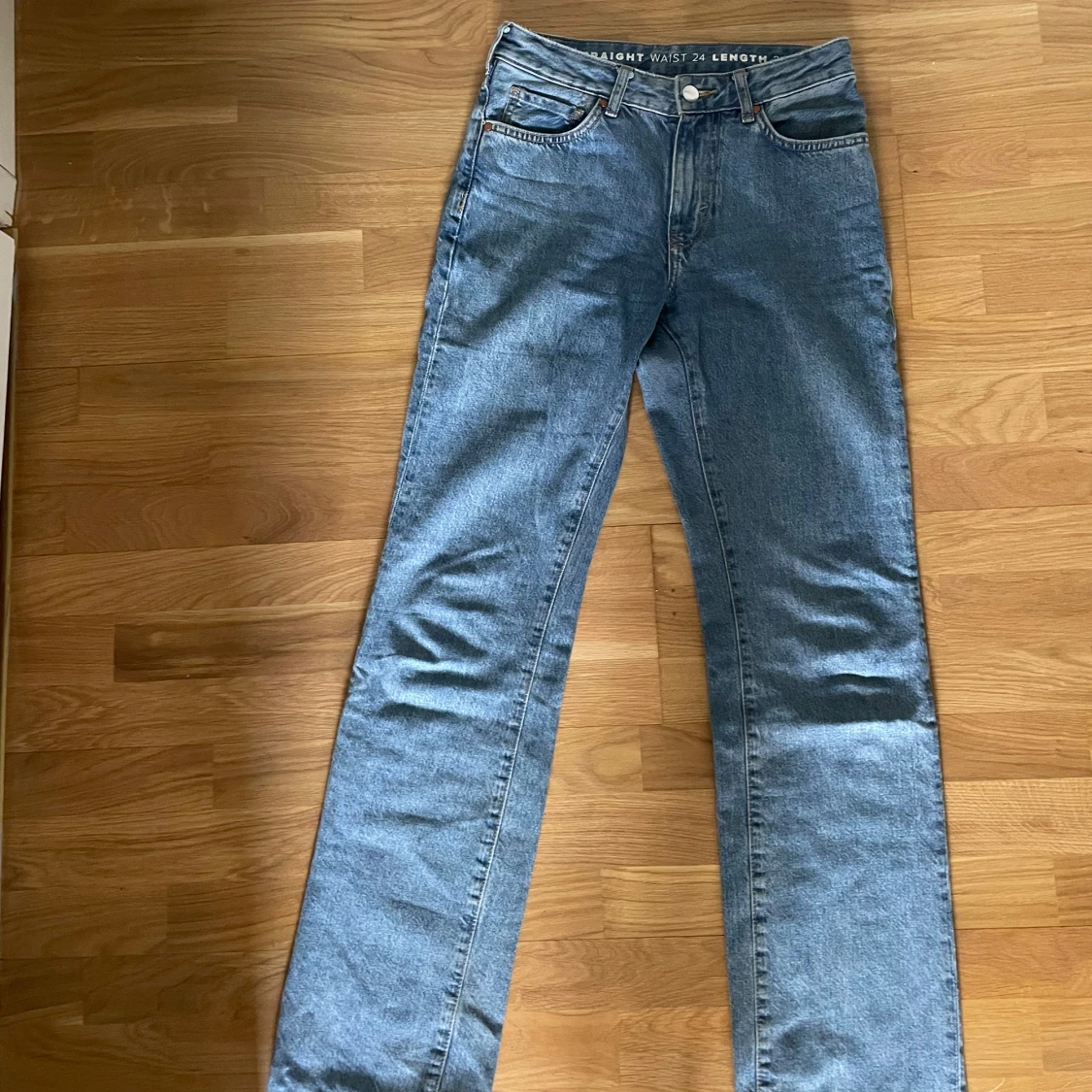 Blå raka jeans - 1