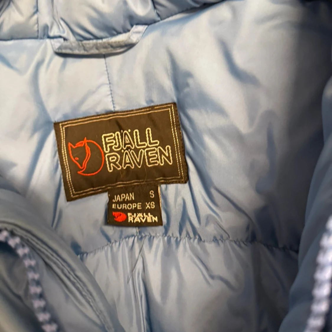 Blå dunjacka från Fjällräven XS - 2