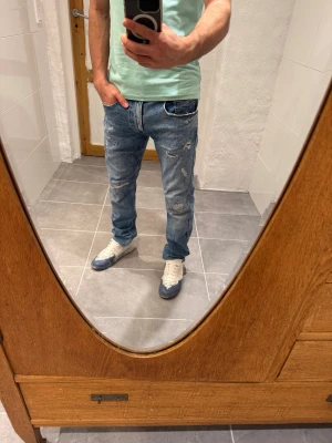 Replay jeans  - Ett par snygga byxor från Replay i storlek W31 L30 i modellen Anbbas 