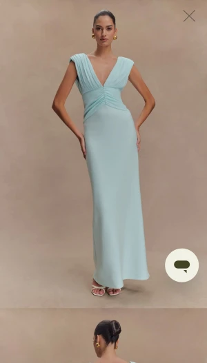 Ljus blå balklänning  - Säljer denna fina balklänning pga att den var för liten och försent att returnera. Endast provad. 💗 Skriv om ni har några frågor! Obs ej min bild! Köpte för €125 + €20 frakt / ca 1300kr + 250 kr frakt = 1550kr