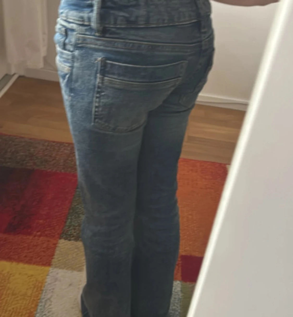 Blå bootcut jeans låg midja - 1
