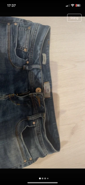LTB jeans Valerie W28 L30 - Super snygga low rise bootcut jeans från ltb model valerie! Använda få tal gånger och inga tecken på användning!! Skriv om du vill ha fler bilder eller har nån fråga! Pris kan diskuteras! 