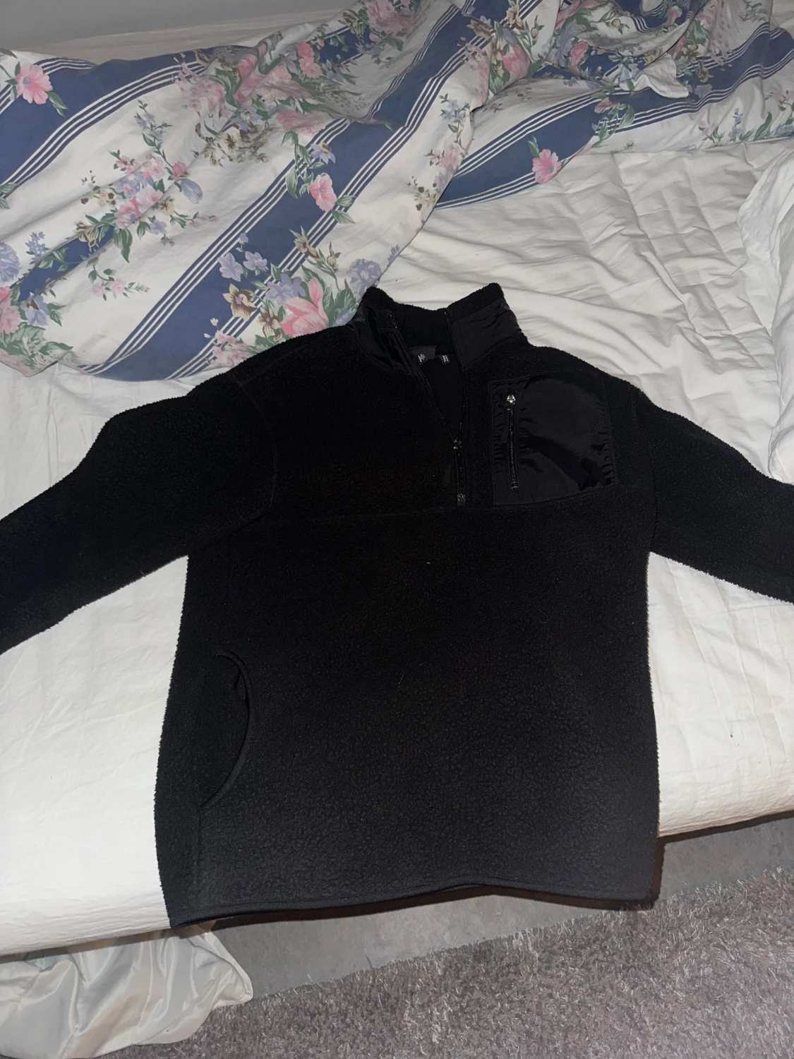 Svart fleecejacka med half zip