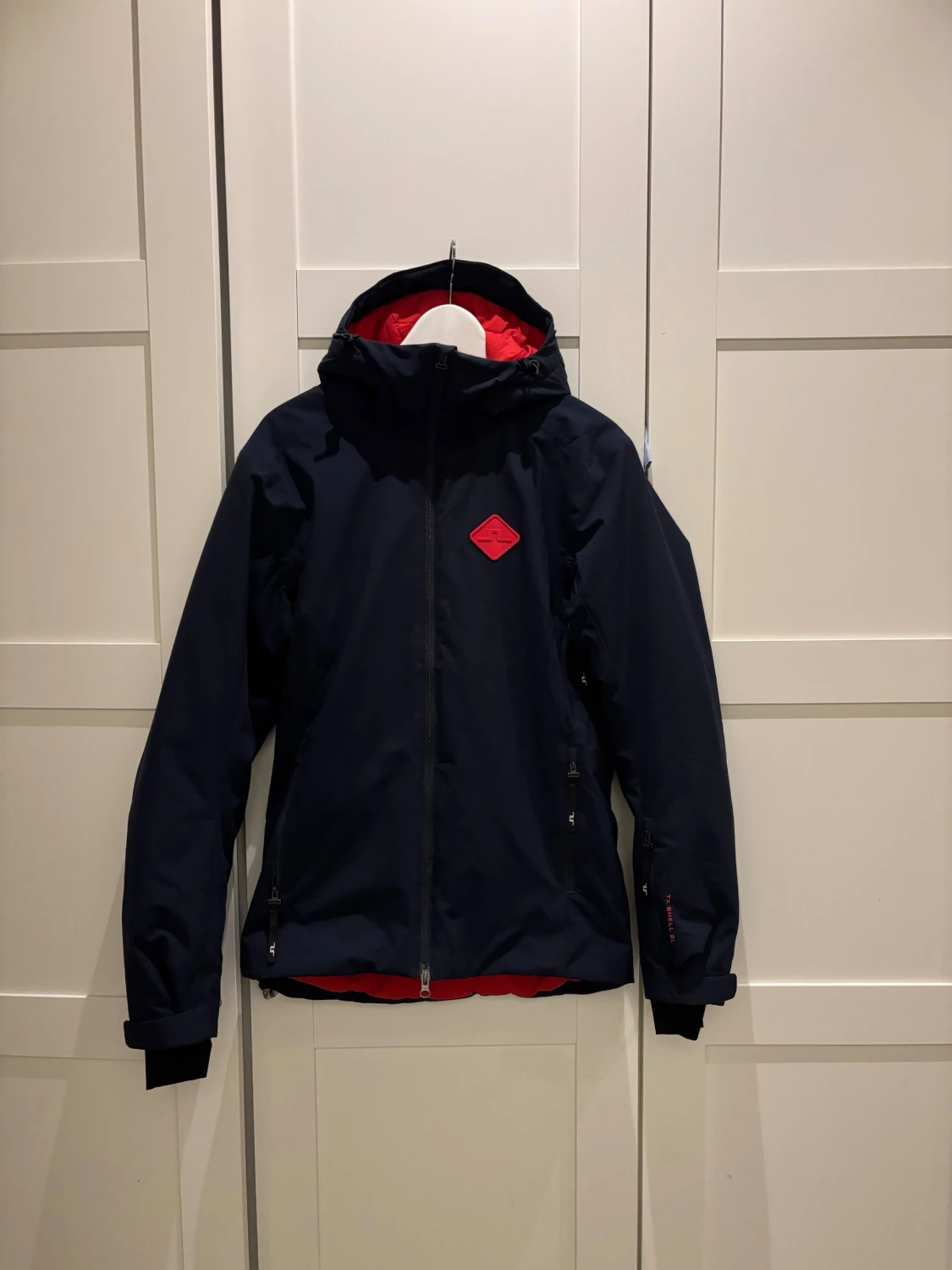 Mörkblå skidjacka från J.Lindeberg