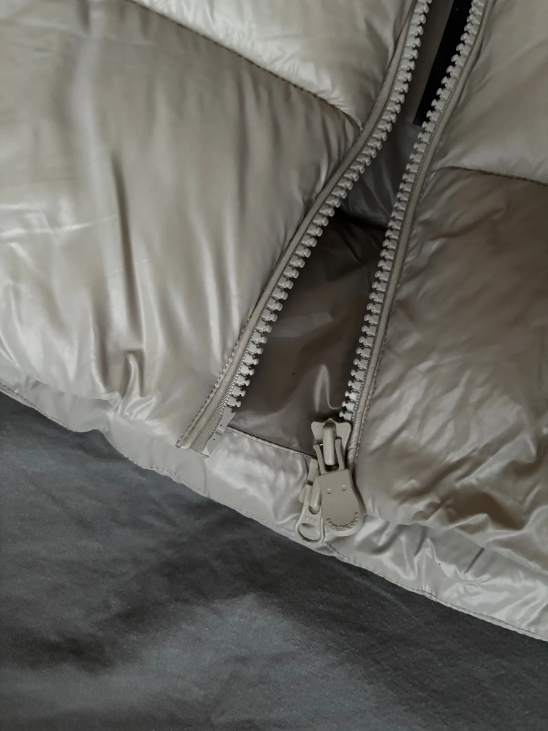 Beige pufferjacka från Save The Duck Storlek S - 5