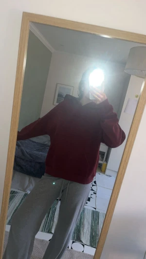 Gina Hoodie - Säljer eftersom färgen inte passar mig💕köpte på Gina för mindre än ett år sen💕lite urtvättad men det syns knappt💕