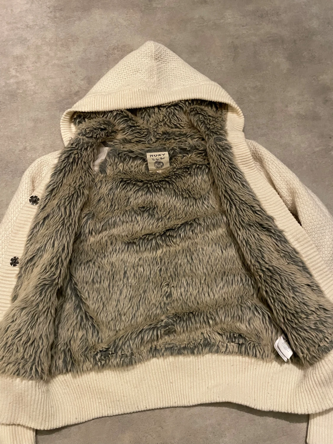 Stickad cardigan med päls  - 1