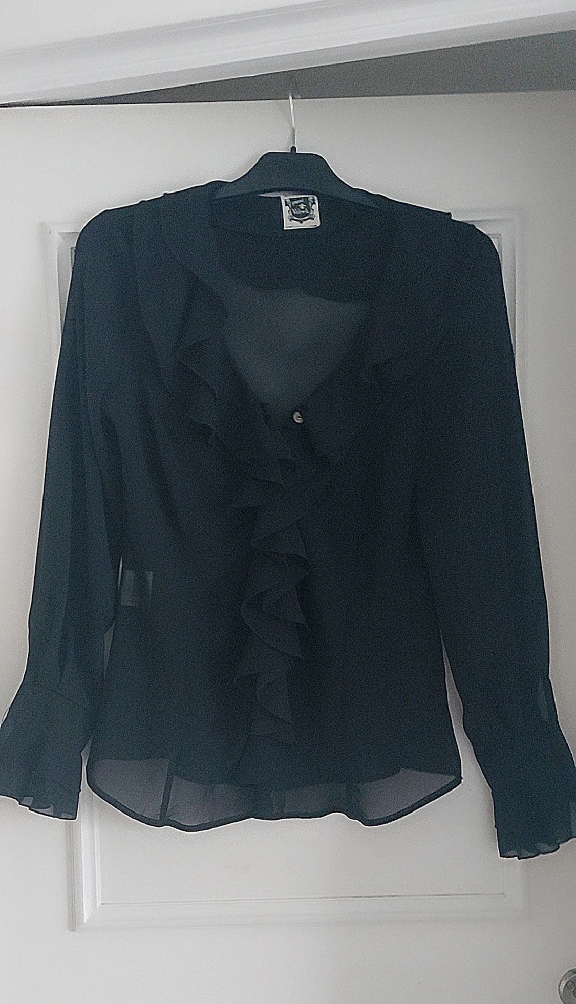 Svart blus med volanger från Grand Werk - 1