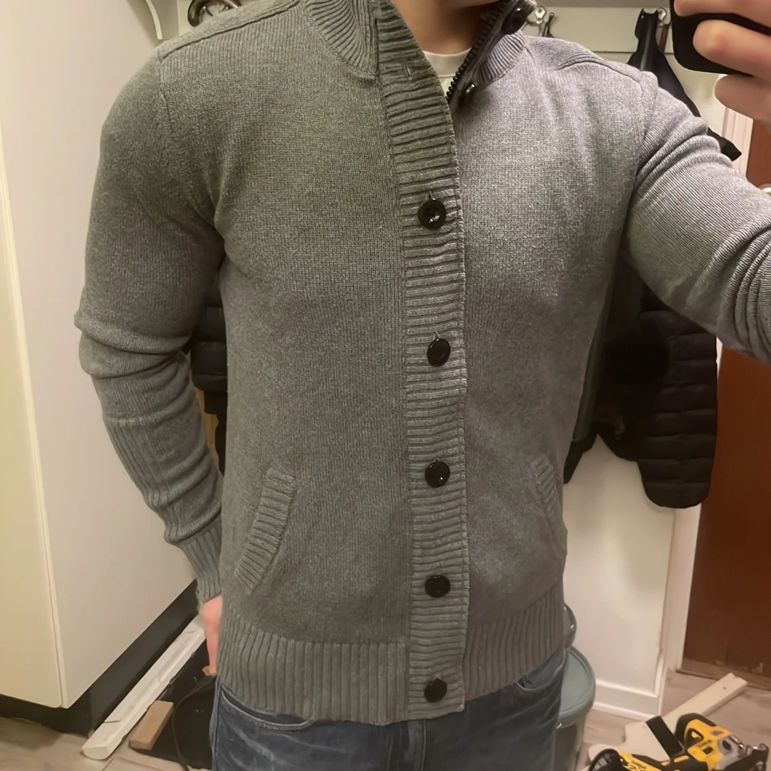 Grå stickad cardigan  - 1