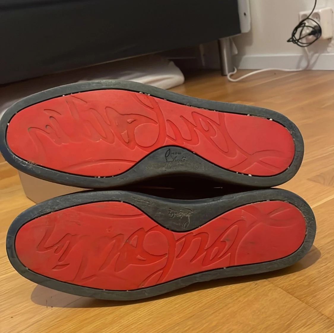 Svarta sneakers från Christian Louboutin - 4