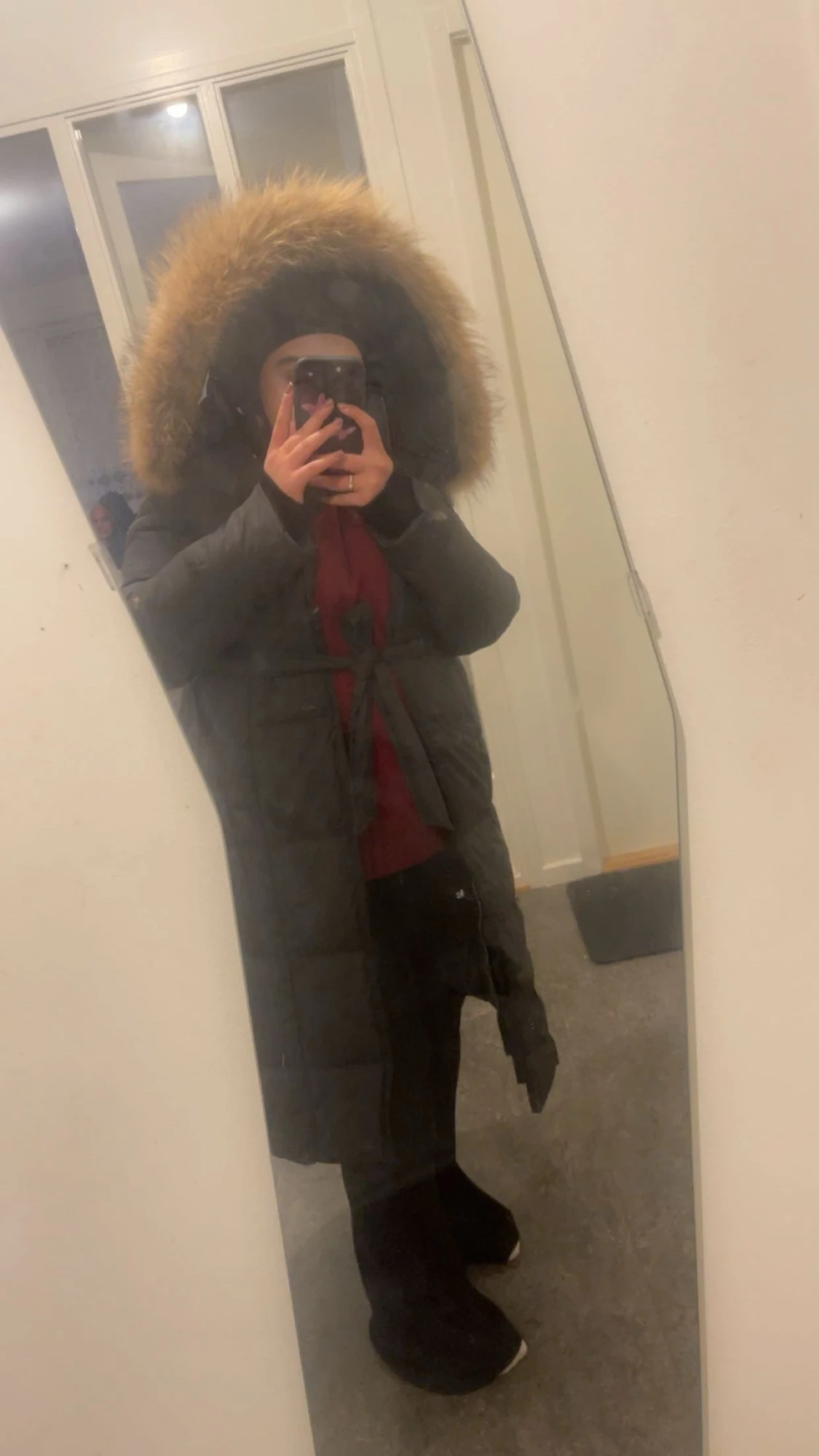 Svart lång dunjacka med äkta päls - 3