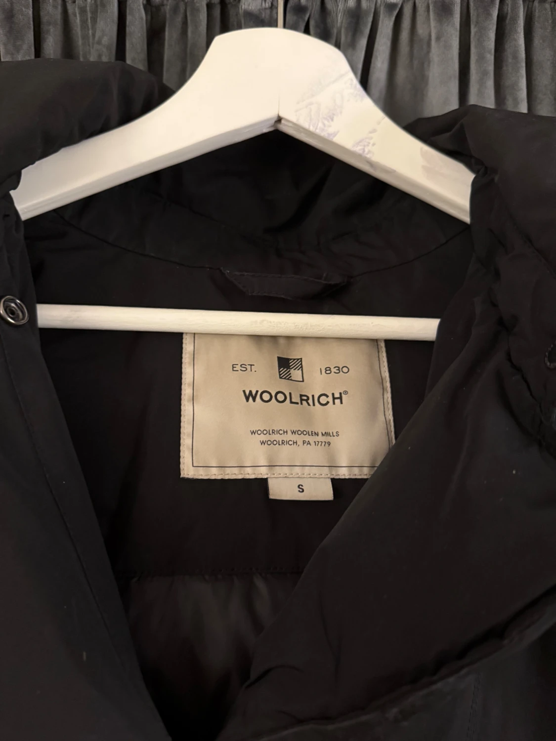 Svart parkas från Woolrich med pälskrage - 3
