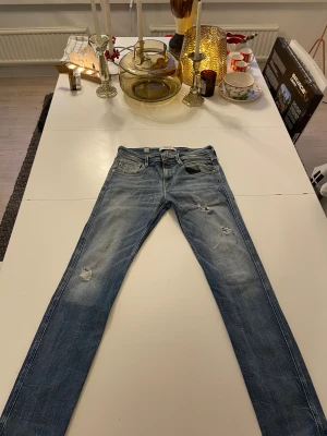 Replay jeans - Säljer ett par sjukt snygga replay jeans med slitningar hör av er vid minsta intresse?
