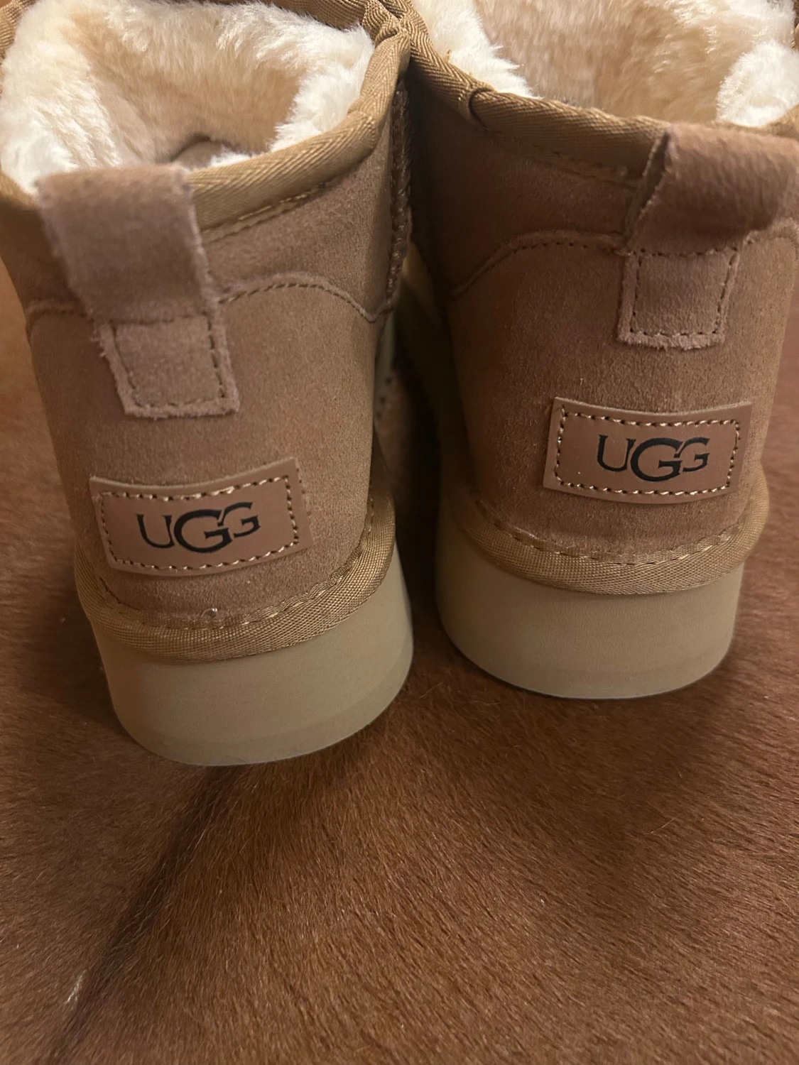 UGG boots i beige mocka med plattform - 2