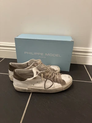 Phillipe modell skor - Säljer mina phillipe model i st 41 (passar även 42) inga defekter. pris kan diskuteras 