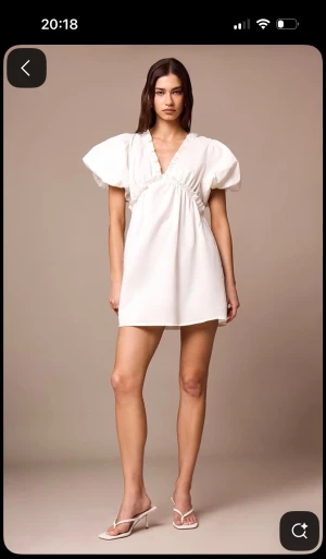 Vit kort klänning från plt SÖKER!!! - Söker denna!!!!