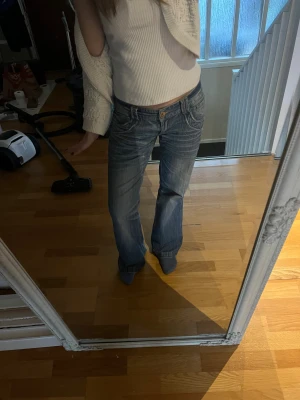 Vintage jeans🍒 - De snyggaste vintage jeansen som passar till allt!! Bara att skriva om det finns några frågor.🥰🥰