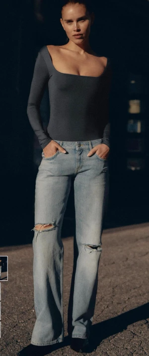 Zara jeans - Säljer zara low waist wide jeans i storlek 34, de är helt nya och har lappen kvar💗