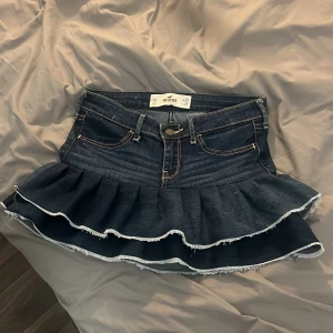 Minikjol - Cute jeans minikjol från hollister i storlek 26 som motsvarar s