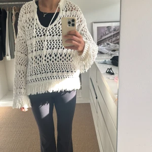 Zara tröja med fransar - Jättesnygg Zara tröja! Fint skick!