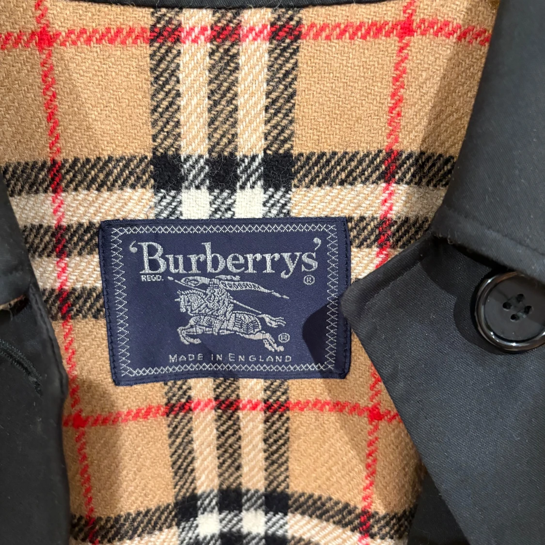 Svart Burberrys rock  - 3